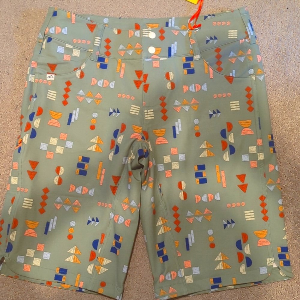 NWT Wild Rye Kaweah Bike Short  Geometry Class 2.0 Moss  size 8 women’s